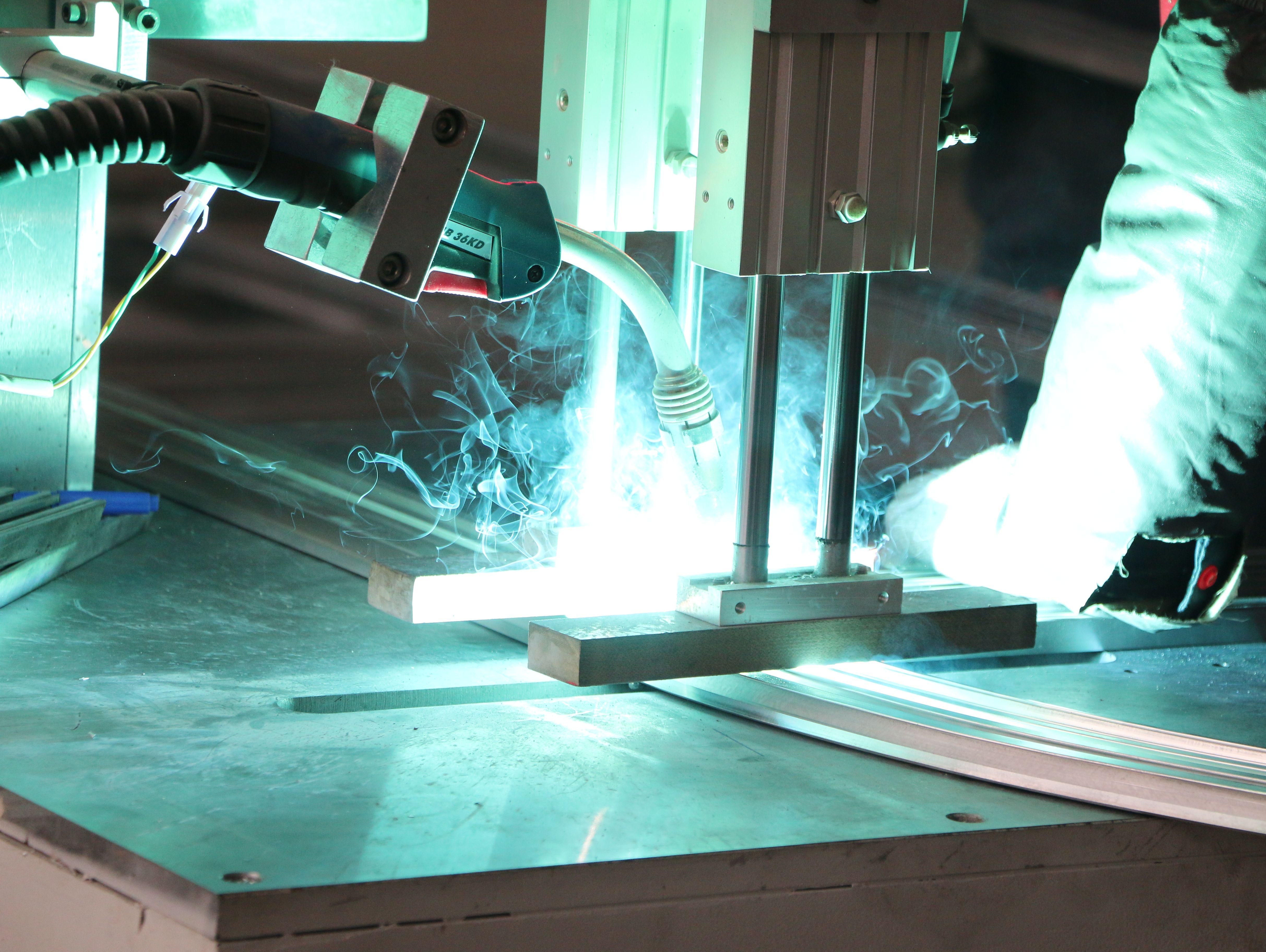 氬弧焊—為金堂木門窗外鋁做保障