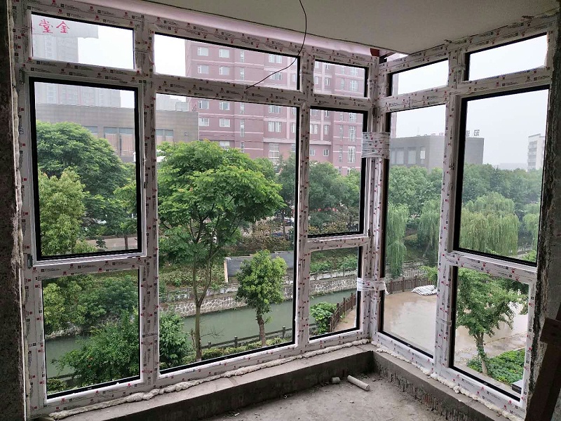 徐州華潤橡樹灣鋁包木門窗安裝現(xiàn)場