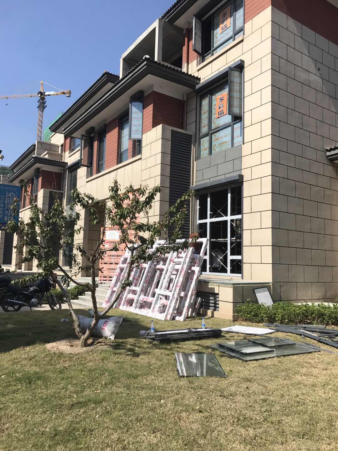 金堂木為翰林國際業(yè)主提供鋁包木門窗案例