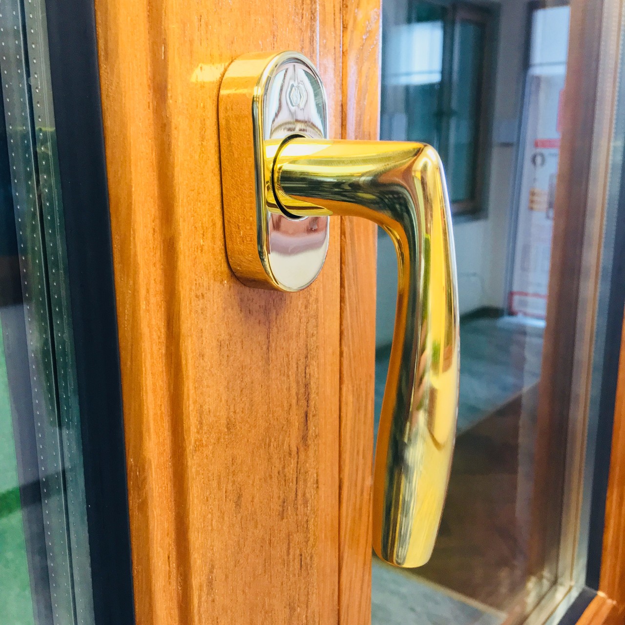 鋁包木門窗執手