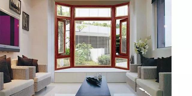 陽(yáng)臺(tái)上用平開(kāi)窗還是推拉窗？